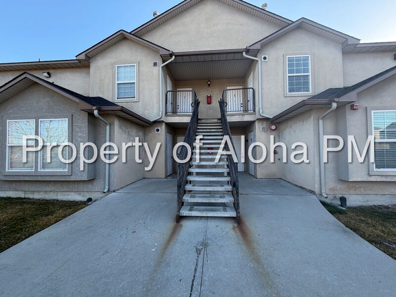 1037 W Pine Ave in Meridian, ID - Building Photo