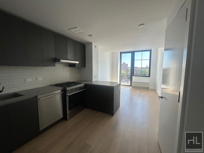 NORTHERN BOULEVARD in Queens, NY - Building Photo - Building Photo