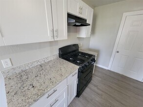 4909 Holloway Dr in Houston, TX - Building Photo - Building Photo