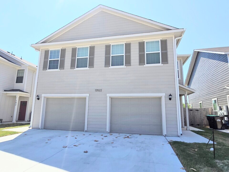13522 Tulipwood Nook in San Antonio, TX - Foto de edificio