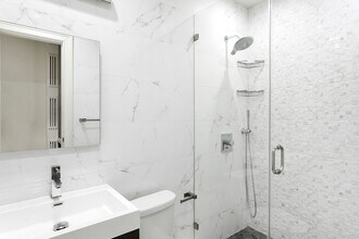 53 W 11th St in New York, NY - Building Photo - Building Photo