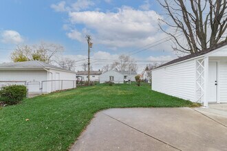 29744 Rosslyn Ave in Garden City, MI - Building Photo - Building Photo