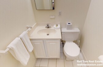 175 Freeman St, Unit 816 in Brookline, MA - Foto de edificio - Building Photo