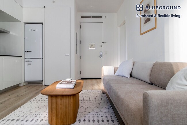 70 W 45th St in New York, NY - Building Photo - Building Photo