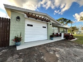 50 Euclid Ave in Englewood, FL - Building Photo