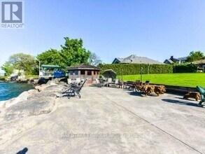 8 Lakeshore Dr in Hamilton, ON - Building Photo - Building Photo