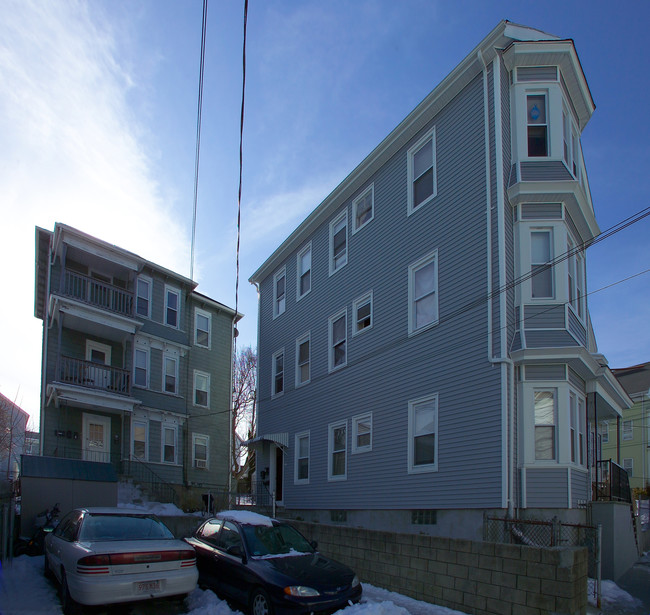 103-111 Tecumseh St in Fall River, MA - Building Photo - Building Photo