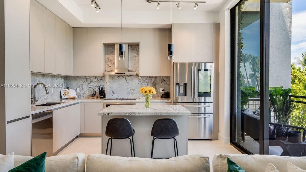 1030 15th St in Miami Beach, FL - Building Photo