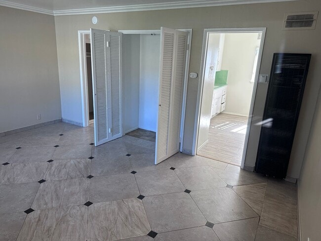 property at 723 E 6th St