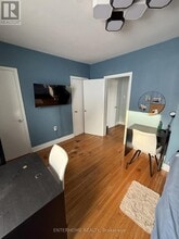 51 Queen St E in Brampton, ON - Building Photo - Building Photo