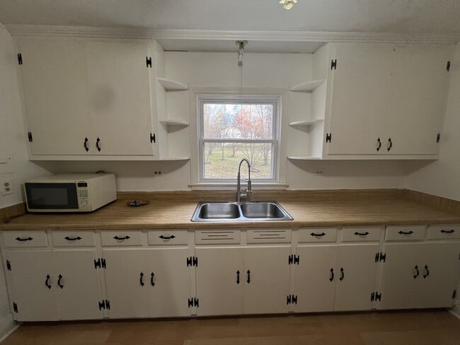 215 Richmond Ave in Mineral, VA - Building Photo - Building Photo