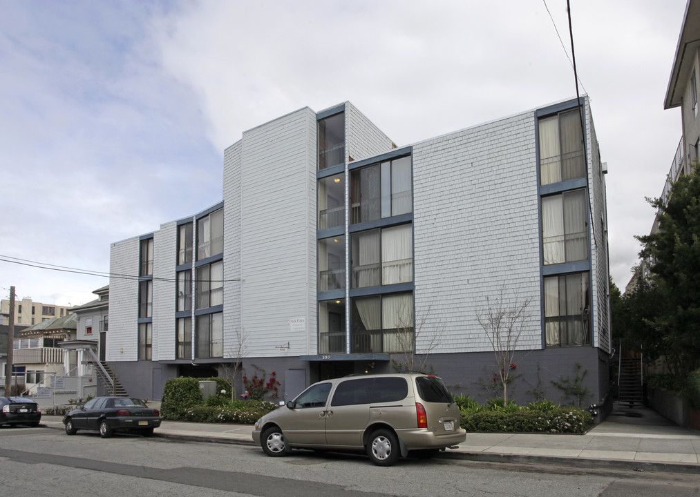 Park Plaza Apartments in Oakland, CA - Foto de edificio