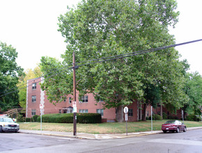 College Gardens in Pittsburgh, PA - Building Photo - Building Photo