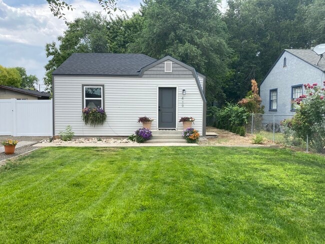 property at 419 S Locust St