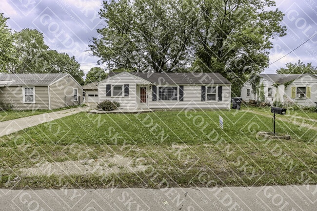 property at 1614 S Oakdale Dr