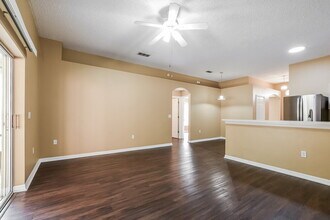 30400 Pga Dr in Sorrento, FL - Foto de edificio - Building Photo