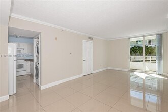 7800 Collins Ave in Miami, FL - Building Photo - Building Photo