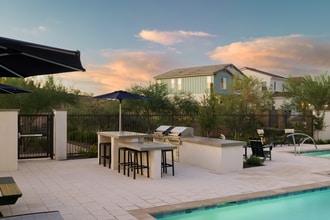 The Hillburn in Phoenix, AZ - Foto de edificio - Building Photo