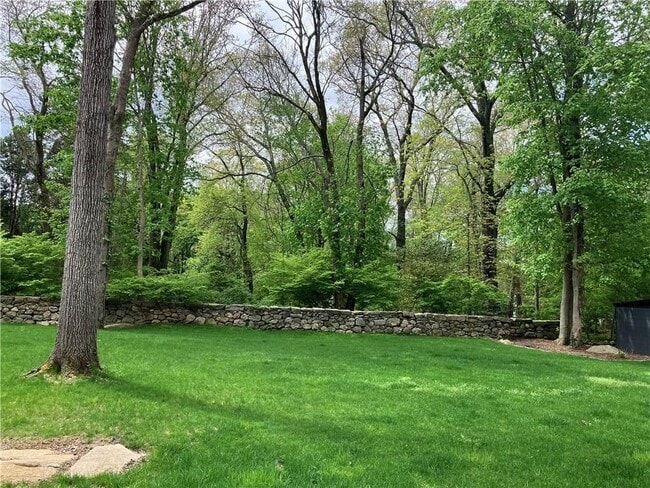 20 Little Rest Rd in South Kingstown, RI - Foto de edificio - Building Photo