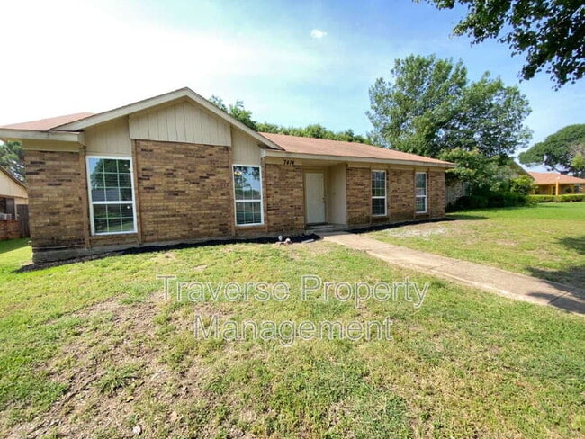 7414 Emory Oak Ln in Dallas, TX - Building Photo - Building Photo
