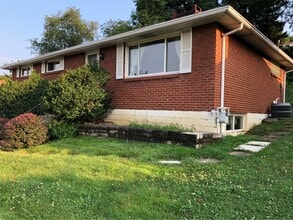 21 Terrace Dr in Crafton, PA - Building Photo - Building Photo