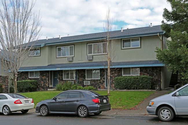 Vir Mar Garden Apartments in Fair Oaks, CA - Building Photo - Building Photo