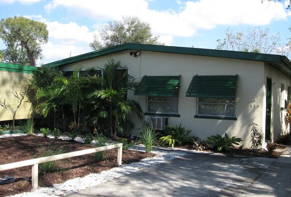 533 Yelvington Ave, Unit 533 in Clearwater, FL - Foto de edificio