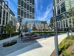 1000-1000 Portage Pkwy in Vaughan, ON - Building Photo - Building Photo