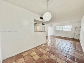 14901 SW 4th St in Pembroke Pines, FL - Foto de edificio - Building Photo