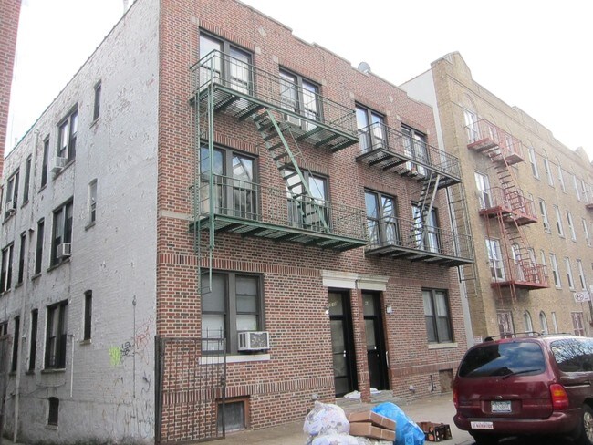 35-41 34th St in Astoria, NY - Foto de edificio - Building Photo