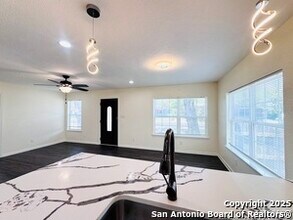 426 W Wildwood Dr in San Antonio, TX - Building Photo - Building Photo