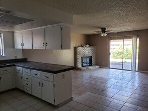 1477 Hampton Way in Clovis, CA - Building Photo - Building Photo