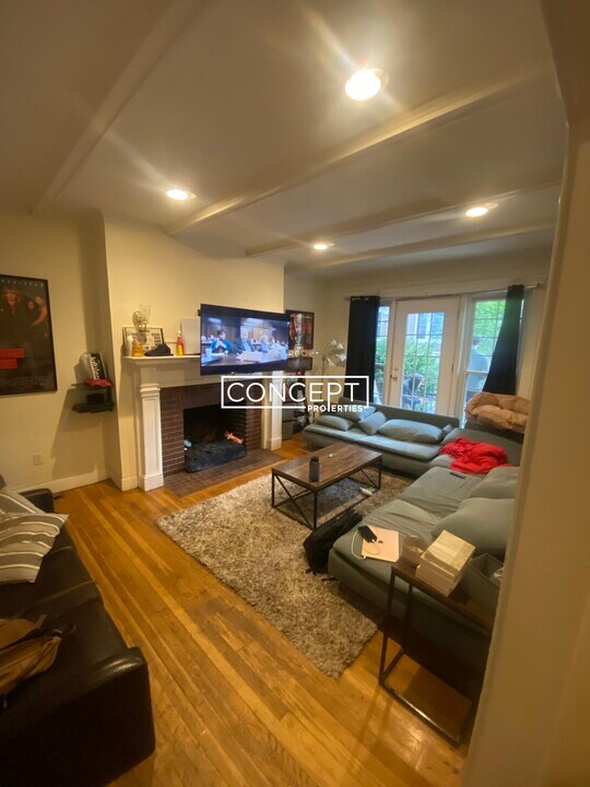 81 Gibbs St in Brookline, MA - Building Photo