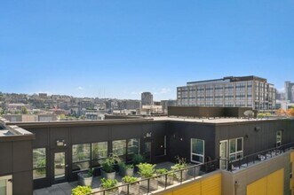 900 Aurora Ave N in Seattle, WA - Building Photo - Building Photo