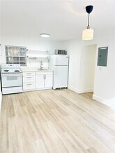 553 NE 65th St in Miami, FL - Building Photo - Building Photo