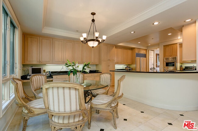 2370 Brookshire Ln in Los Angeles, CA - Building Photo - Building Photo