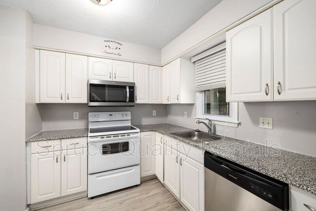 property at 118 Karen Ct