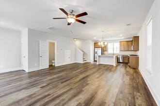 Sumner Village in North Charleston, SC - Building Photo - Interior Photo