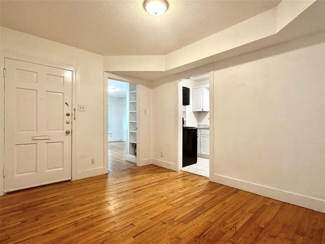 property at 912 W 22 1/2 St