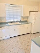 1255 E County Line Rd in Jackson, MS - Foto de edificio - Building Photo