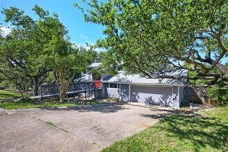 11510 Oak Knoll Dr in Austin, TX - Building Photo - Building Photo