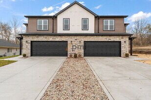 5788 Adams St in Merrillville, IN - Building Photo