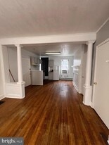 400 E Washington St in Charles Town, WV - Building Photo