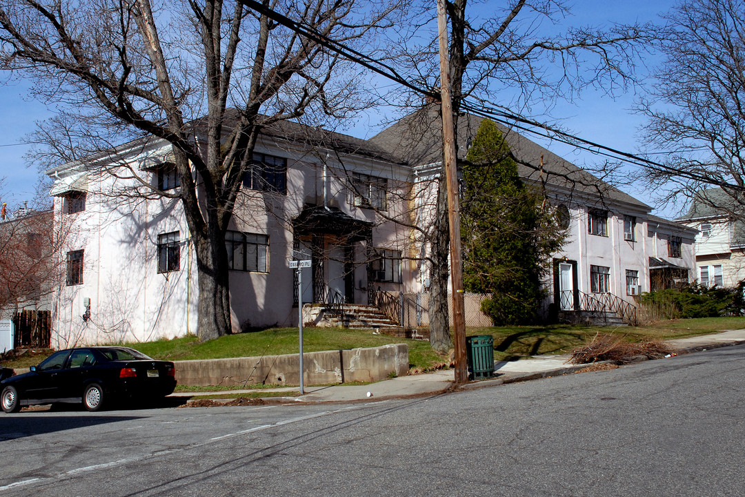 100 Chestnut St in West Orange, NJ - Building Photo