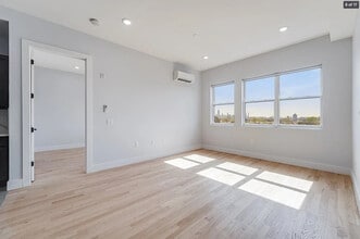 Crystal Cambridge in Jersey City, NJ - Building Photo - Building Photo