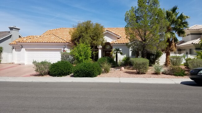 1877 Hillsboro Dr in Henderson, NV - Building Photo - Building Photo