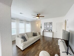 10202 Sun Ml in San Antonio, TX - Building Photo - Building Photo