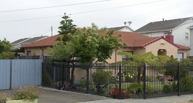 503-509 Bartlett Ave in Hayward, CA - Foto de edificio - Building Photo