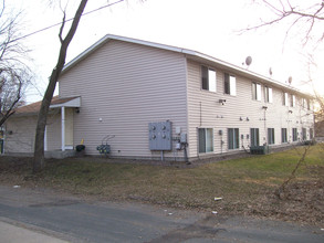 315 44th Ave NE in Minneapolis, MN - Building Photo - Building Photo