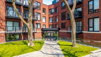 1 Glenmore Rue in Hampstead, QC - Building Photo